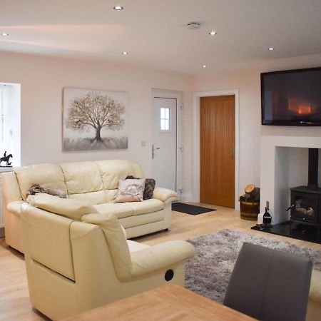 Rose Cottage Captivating 1-Bed Cottage In Bangor Exterior photo